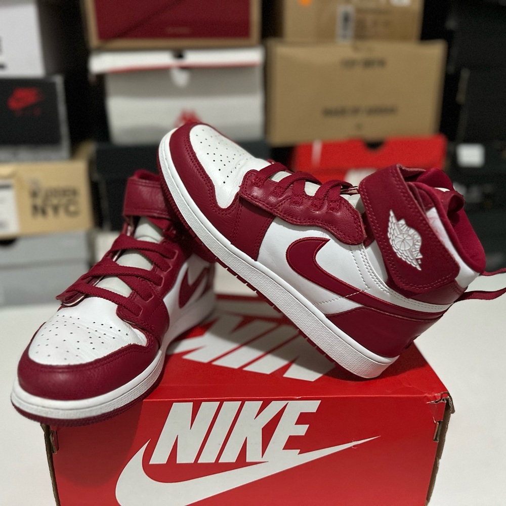 Jordan 1 High FlyEase
 Cardinal Red ( GS )